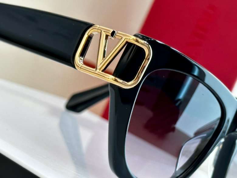 Picture of Valentino Sunglasses _SKUfw49838669fw